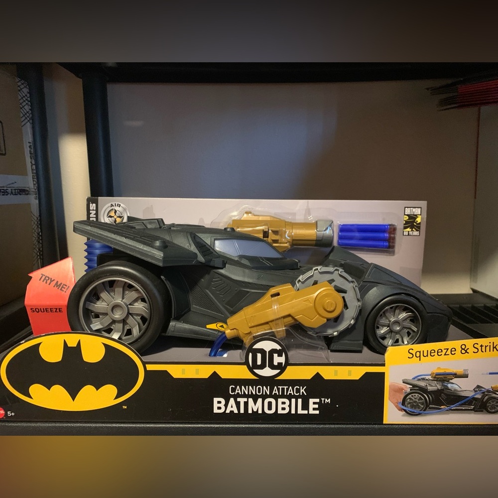 DC COMICS Cannon Attack Batmobile